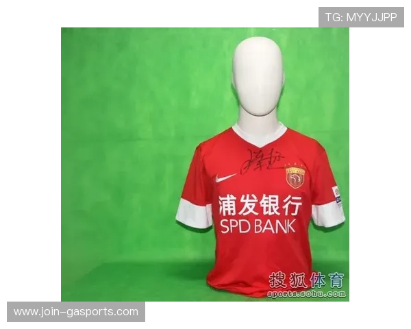 卡迪夫城足球俱乐部全新球衣设计亮相球迷热议